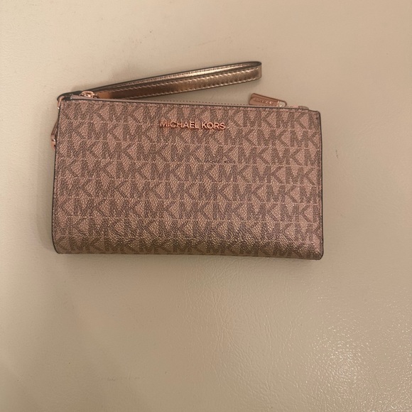 Michael Kors Adele Wallet-Rose Gold - Picture 2 of 3